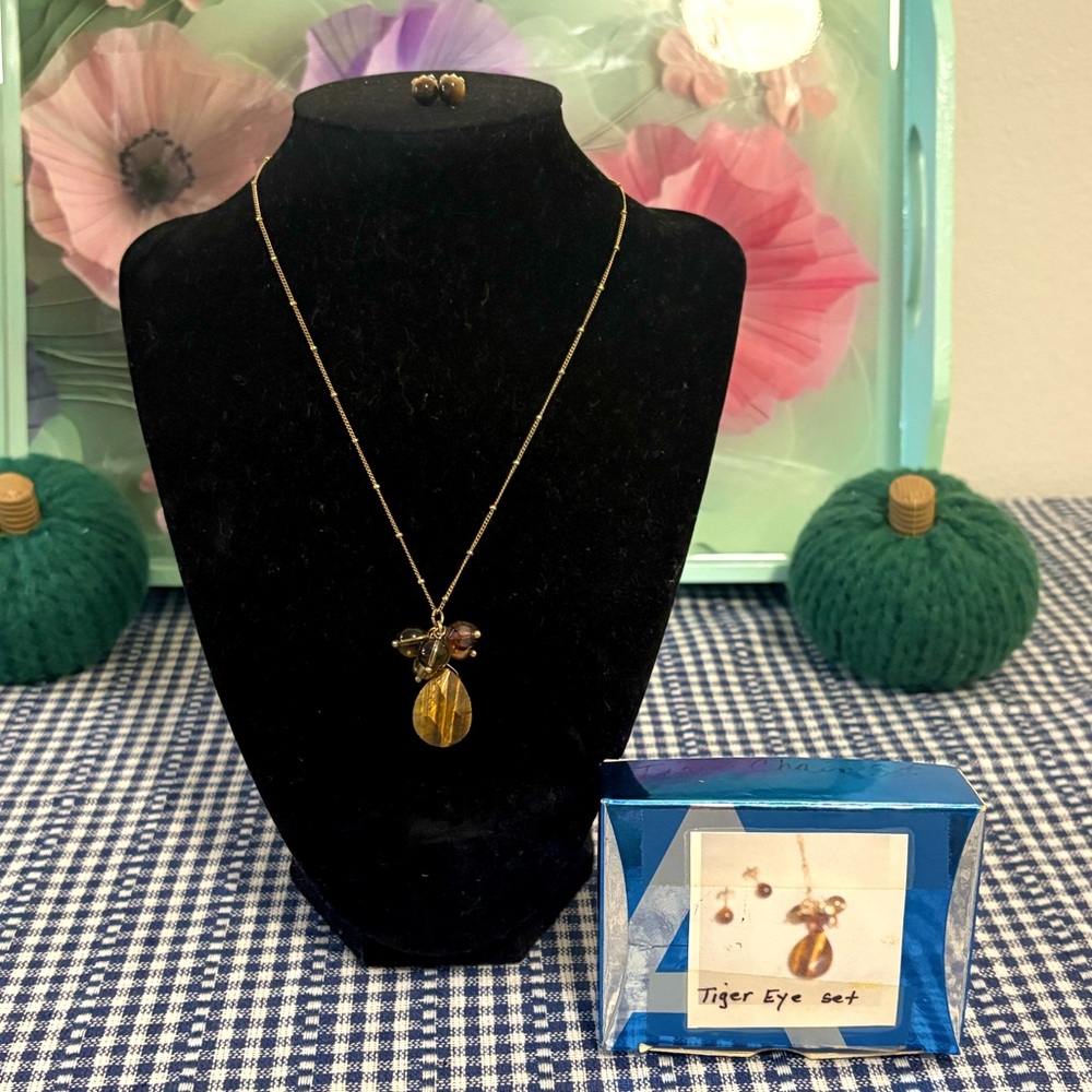 Avon semi precious tigers eye cluster necklace and earring set
